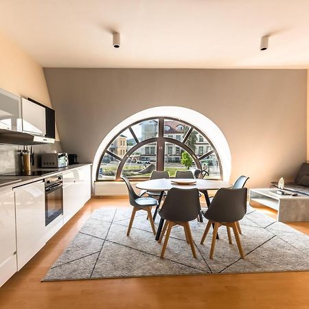 Lovely 4-Bedroom Flat In Historical Center With Stunning View Тренчин Екстер'єр фото