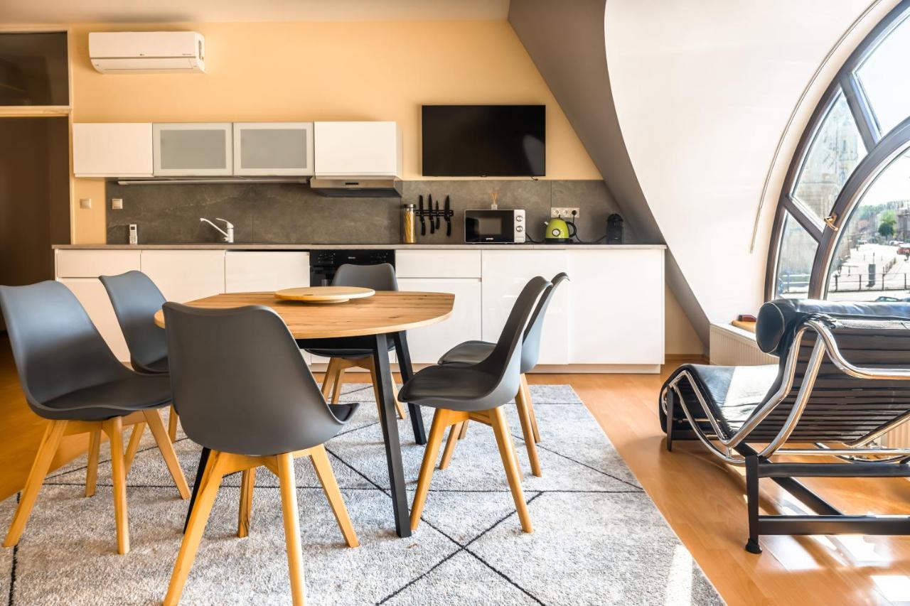 Lovely 4-Bedroom Flat In Historical Center With Stunning View Тренчин Екстер'єр фото