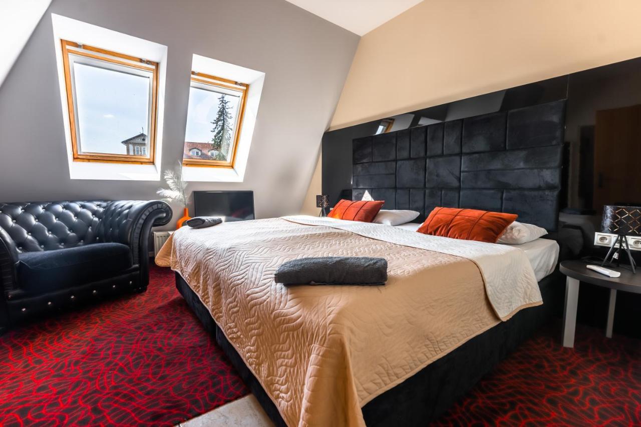 Lovely 4-Bedroom Flat In Historical Center With Stunning View Тренчин Екстер'єр фото