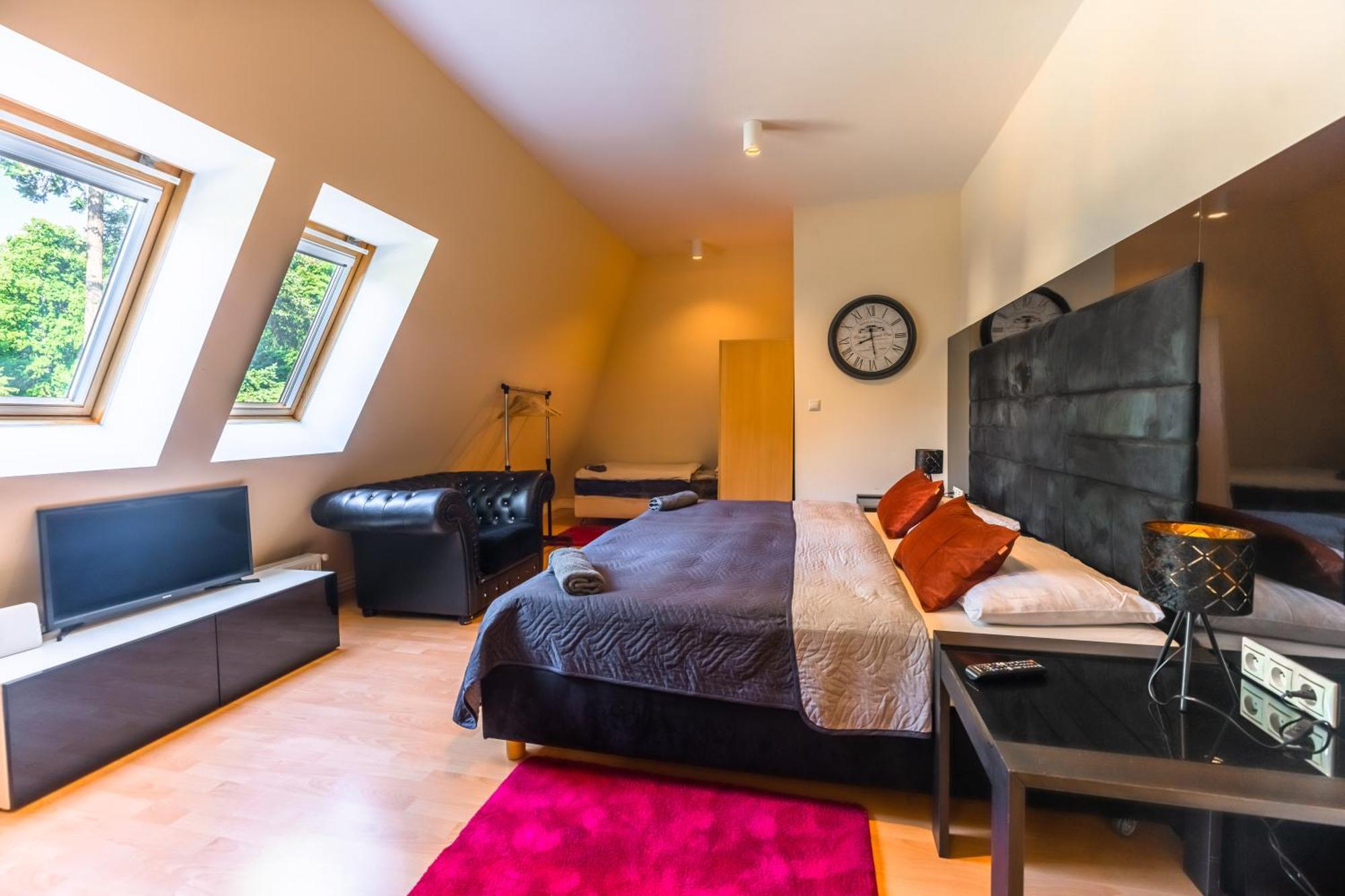 Lovely 4-Bedroom Flat In Historical Center With Stunning View Тренчин Екстер'єр фото
